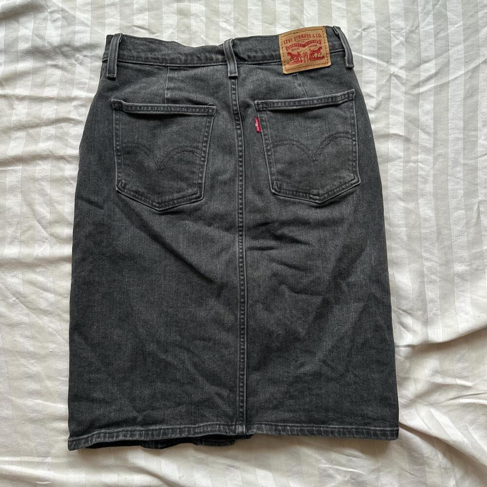 Levi’s Denim Jean Black Midi Skirt with buttons down front - 27” waist - Picture 2 of 8